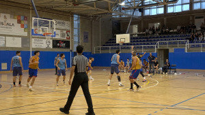 Partits de futbol, bàsquet i tennis taula i també el documental d'Ocean Cats