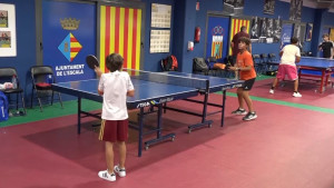 L'escola de tennis taula triplica palistes i afegirà un dia més d'entrenament