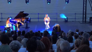 Beth i Laura Andrés,  Ramon Mirabeth i Gio Symphonia al Portalblau