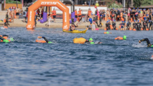 L'esport omple l'Escala amb campionats de natació i arts marcials