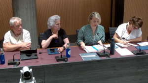 L'alta afluència de visitants d'aquest cap de setmana 'desborda' les papereres de les platges