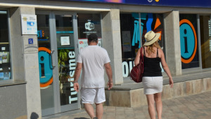 L'Oficina de Turisme de l'Escala renova la certificació Q de qualitat turística