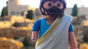 Personatges de Playmobil mostren diverses etapes de la història a Empúries.