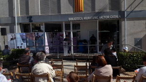 Molta concurrència als actes de la biblioteca per sant Jordi