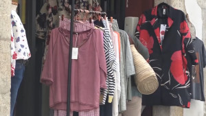 El bon temps fa incrementar les vendes en els comerços de l'Escala