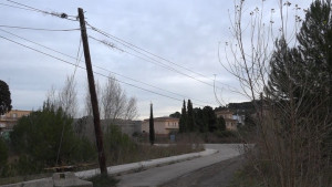 Ultimàtum a Telefònica perquè arregli els pals tombats del carrer Pirineu