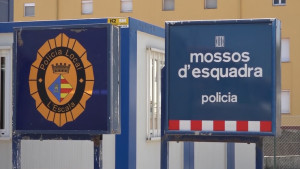 Un jove ferit per arma blanca durant una baralla en un bar