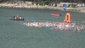 Cala Montgó, primera parada de Swim No Limits amb quatre-cents nedadors