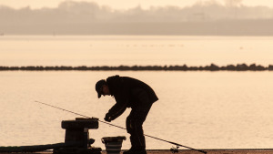 L'Escala incorpora la normativa de pesca recreativa en el seu pla d'usos de platges