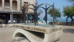 Es restaura el monument de la  Ciutat Pubilla de la Sardana