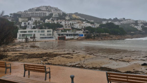 Platges malmeses, carrers tallats i classes suspeses per la llevantada