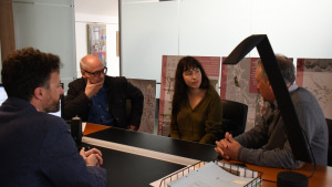 Arriba a l'Escala Lucía Díaz, la guanyadora de la Beca d'Arts Plàstiques
