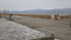 Comença la col·locació del nou paviment al passeig Jesús Maria Isern