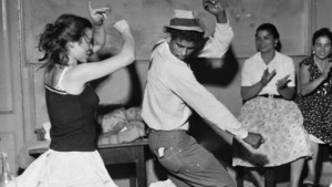L'arxiu fotogràfic de Leonard torna a l'Escala onze anys després