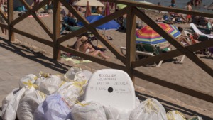 Nova acció de Neteja en blanc a Empúries