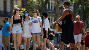 Primer cap de setmana sense mascaretes obligatòries