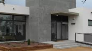 Cal ampliar el tanatori de l'Escala