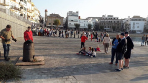 El CER recull 1.400 euros amb la venda de castanyes a la platja