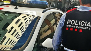 Detenen un home per robar i agredir un Mosso d'Esquadra