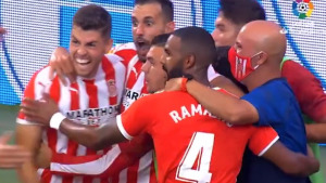 Valery Fernández celebra el primer gol del play off (1-0)