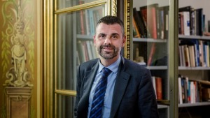 Santi Vila es compromet a implicar l'Escala en la governança d'Empúries