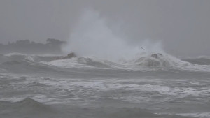 La Llevantada deixa registres d'onades de 8 metres i murs a la vista