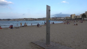 L'Escala obrirà aquest estiu només els rentapeus de les platges i no les dutxes