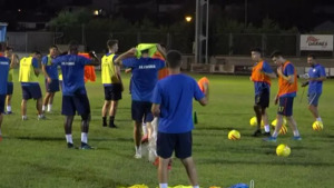 Un partit de futbol, amb públic, 186 dies després