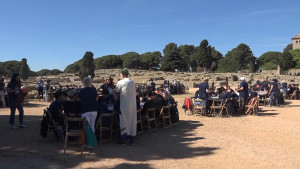 Mig miler d'alumnes de llatí es reuneixen al jaciment d'Empúries