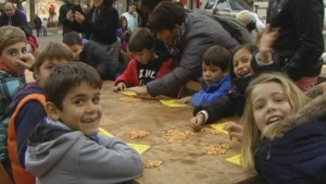 Més de 70 nens i nenes a la segona quina infantil de l'Escala