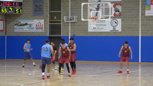 Els equips de futbol i bàsquet juguen a casa