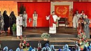 L'Escala s'omple de visitants amb el Viacrucis vivent
