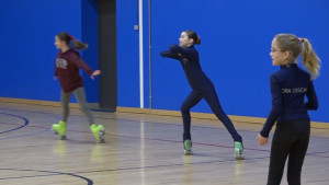 Cent patinadores de set clubs gironins desfilaran per l'Escala
