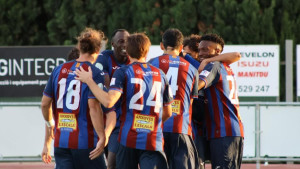 Empat a futbol, derrota a tennis taula i triplet a bàsquet