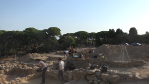 Troben un vas ritual decorat amb un cap femení del segle VI aC en una casa grega d'Empúries