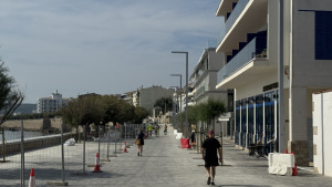 Un defecte obliga a canviar els fanals del Passeig Lluís Albert