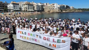 Unes vuit-centes persones a la Caminada pels Drets de les Persones Grans