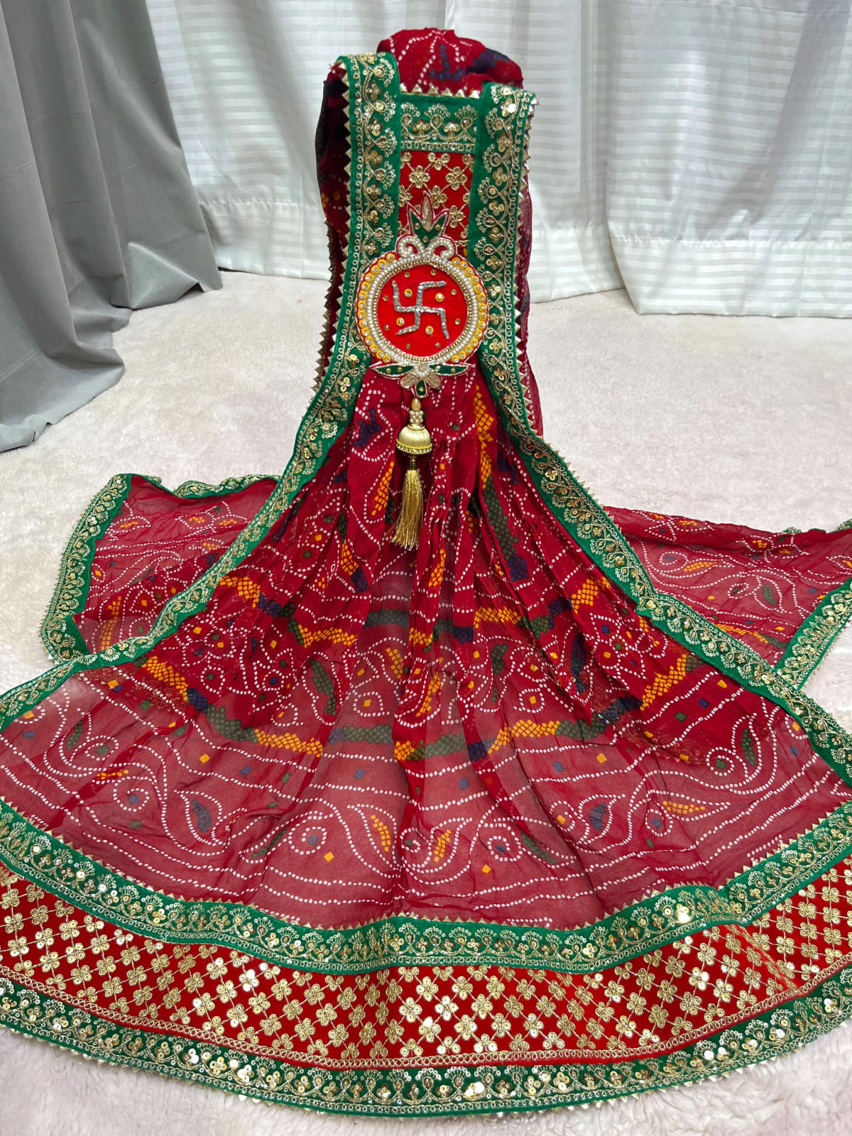 Ready-Wear Georgette Fabric Dupatta with Designer Brooch for Elegant Ethnic Styling