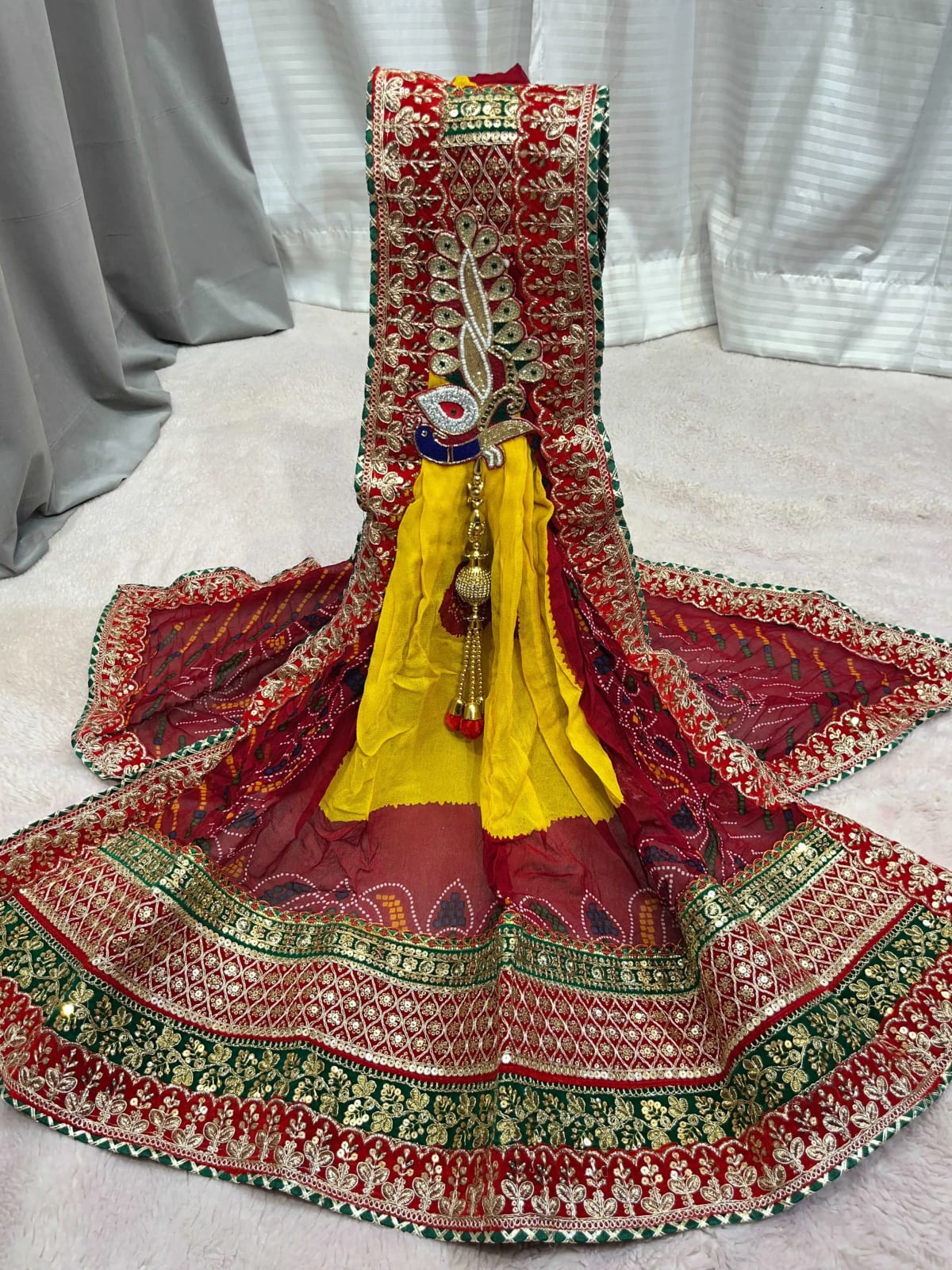Lemon Pilla Ready-to-Style Georgette Fabric Dupatta with Elegant Brooch Accent