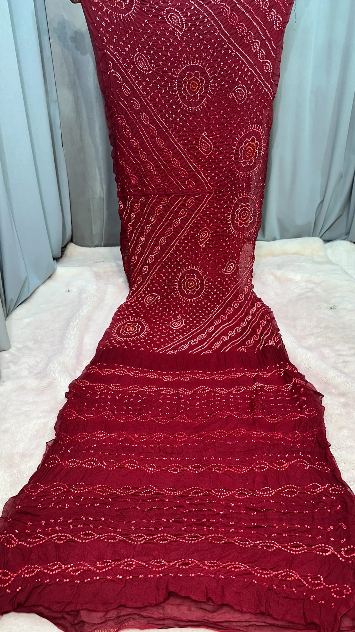 Pure Ojariya Crepe Bandhej Saree – Plain Saree with Fancy Bandhej Design