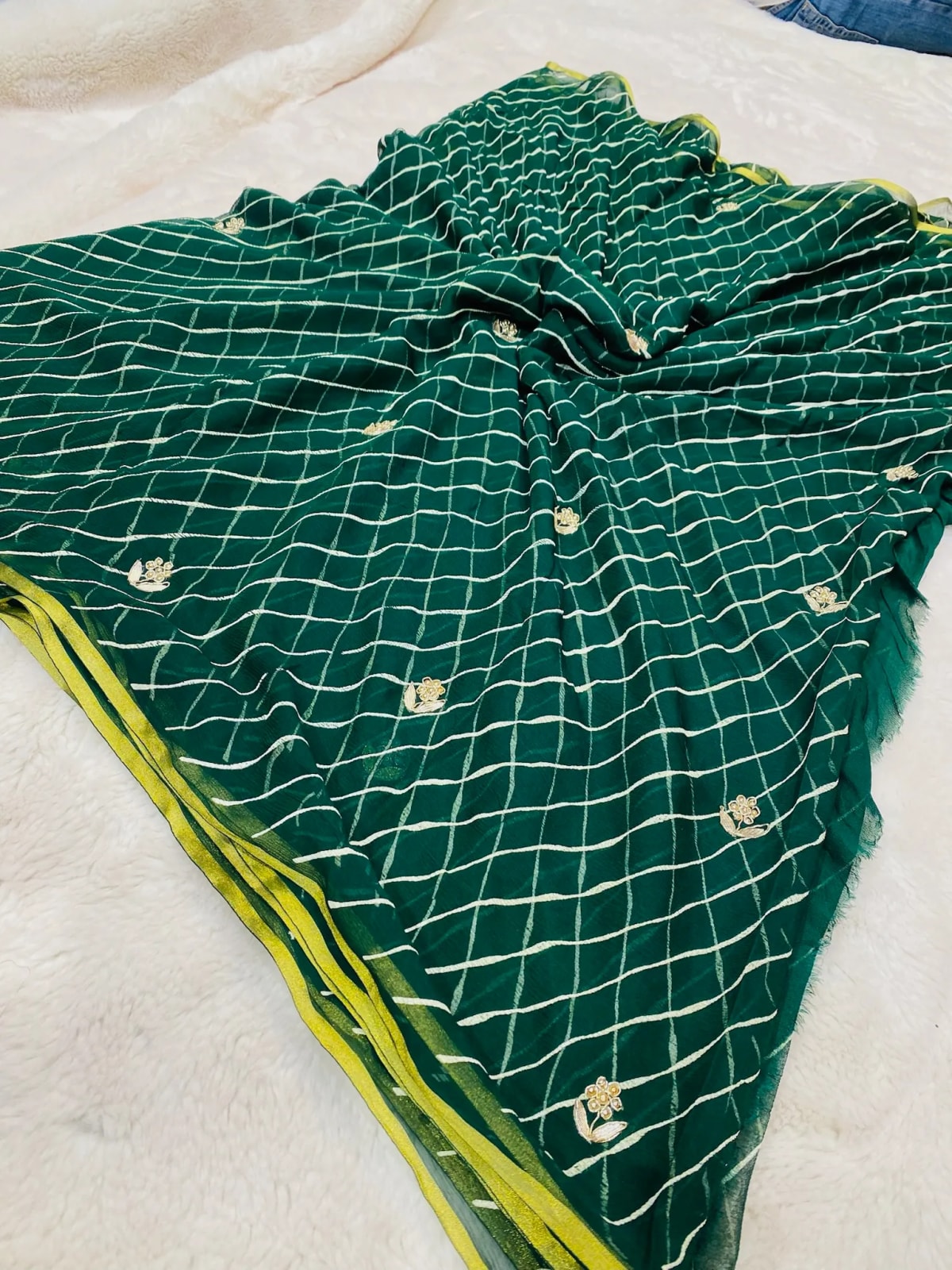 Pure Chiffon Fabric Lehariya Saree with Elegant Kardana Buti Work