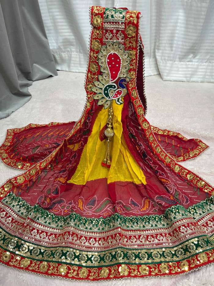 Ready-Wear Georgette Fabric Dupatta with Chic Brooch Finish and Lemon Pilla Colour