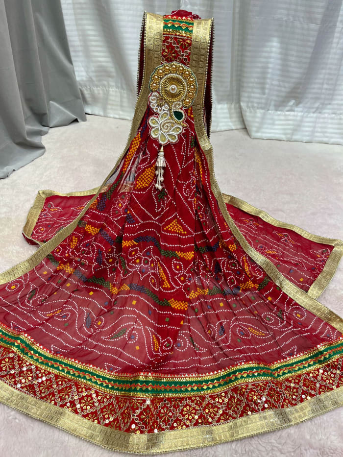 Chunari Bandhej Ready-Made Georgette Fabric Dupatta with Elegant Brooch Accent