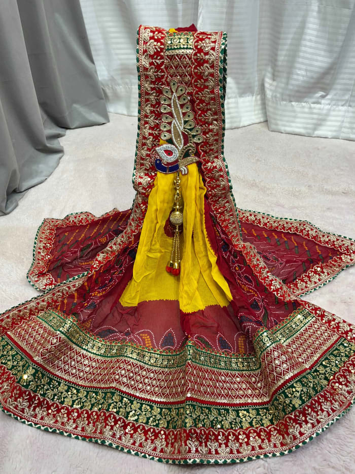 Lemon Pilla Ready-to-Style Georgette Fabric Dupatta with Elegant Brooch Accent