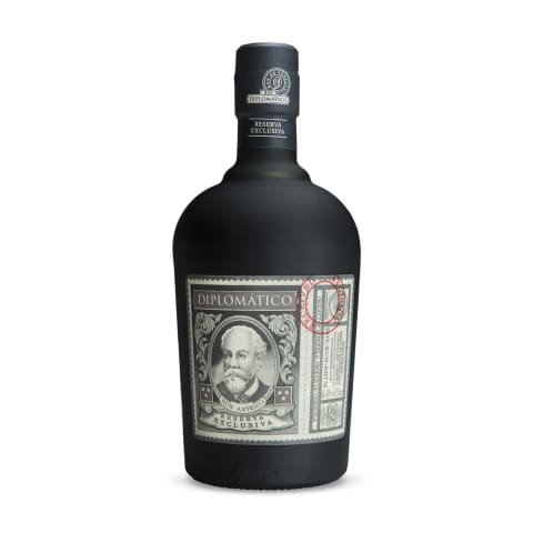 diplomatico reserva exclusiva rum bottle