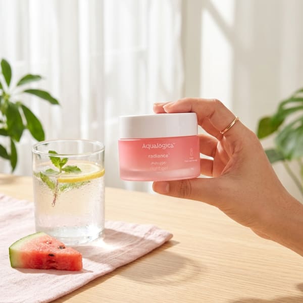 Aqualogica FREEBIE Radiance+ Mousse Night Gel 50 g held in hand, candid photo