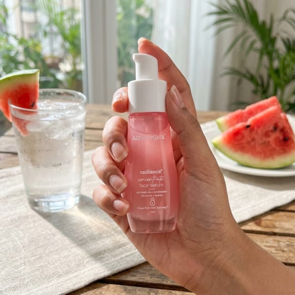 Aqualogica FREEBIE_Radiance+ Concentrate Face Serum 30 ml held in hand, candid photo