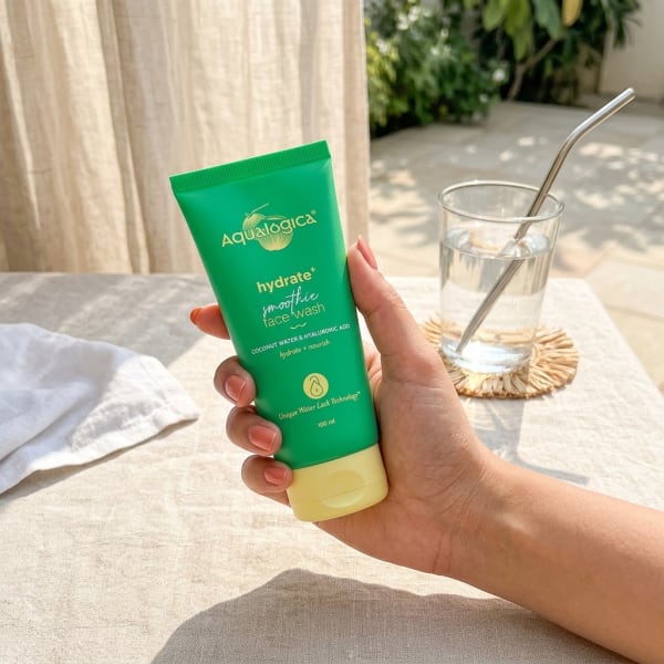 Aqualogica Hydrate+ Smoothie Face Wash 100 ml held in hand, candid photo
