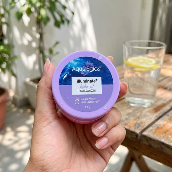 Aqualogica Freebie - Illuminate + Hydra Gel Moisturizer with Wild Berries & Alpha Arbutin - 20g held in hand, candid photo