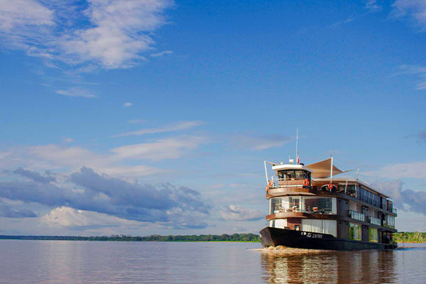 Zafiro Cruising on the amazon